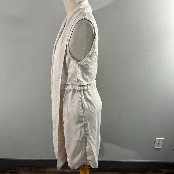 CUPCAKES & CASHMERE Penelope Belted Vest in Cream (S) - Picture 6 of 13